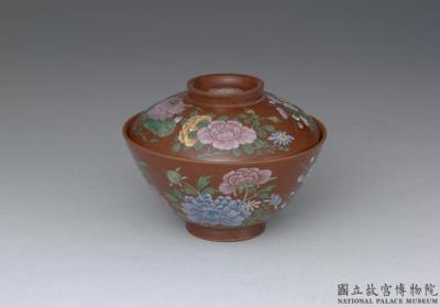 图片[2]-Yixing lidded bowl with flowers of the four seasons in painted enamels, Qing dynasty, Kangxi reign (1662-1722)-China Archive